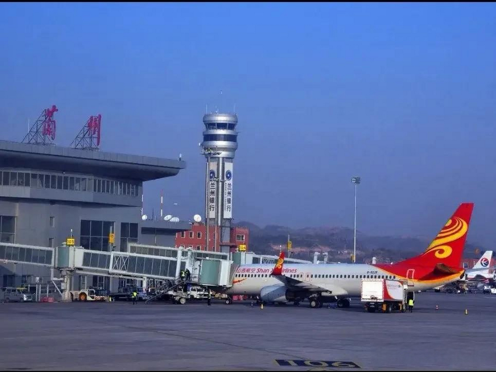 甘肅省民航機場集團黨委書記、董事長席必澤督導檢查蘭州中川國際機場運營工作